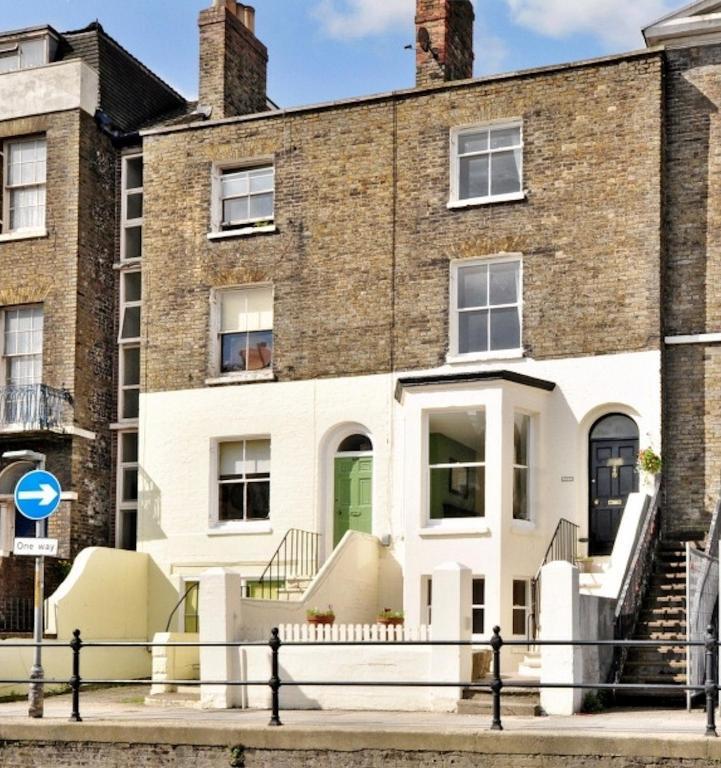 도버 299 London Road B&B 외부 사진